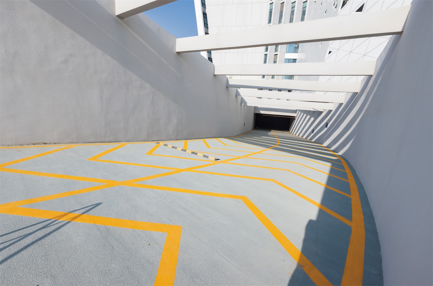 環氧自流平地面抹痕的原因及解決方法